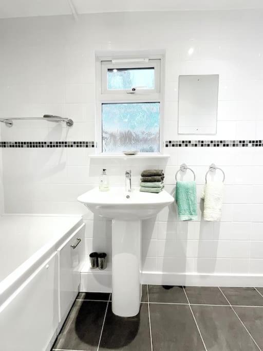 White Eden - Explore Cornwall From A Comfy Central Appartment St Austell Ngoại thất bức ảnh